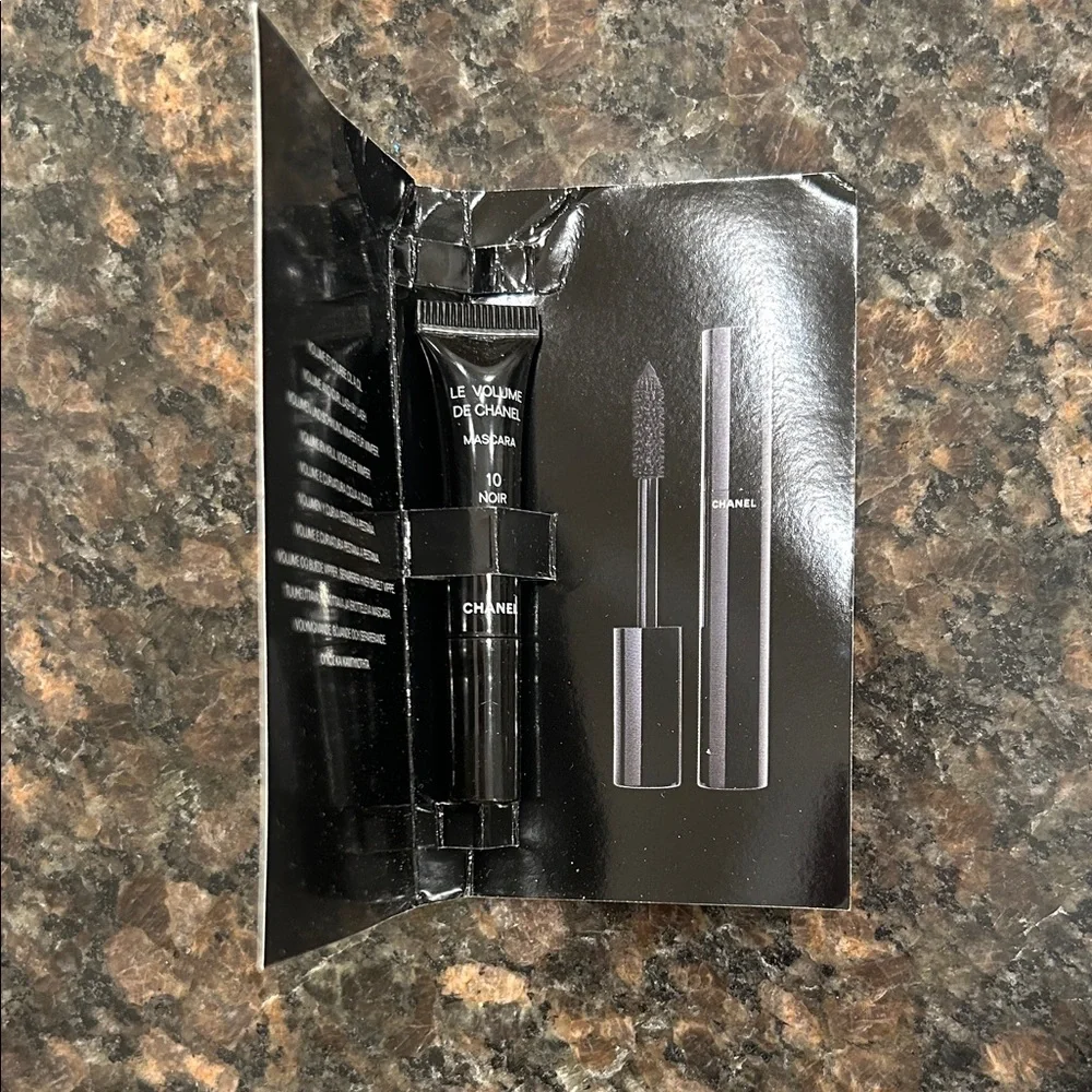 CHANEL Le Volume Black Mascara and Rouge Allure Liquid Velvet Sample Set